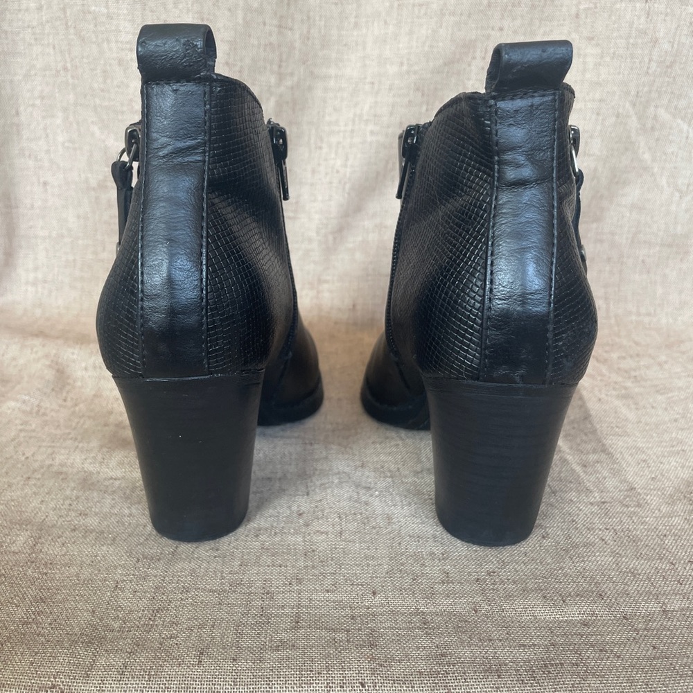 Universal Thread Booties - Picture 4 of 9